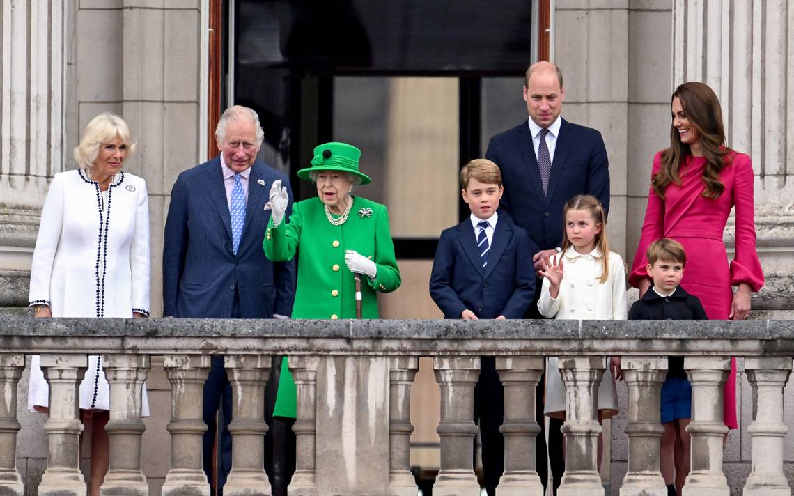 Isabel II dice sentirse agradecida y conmovida por los festejos