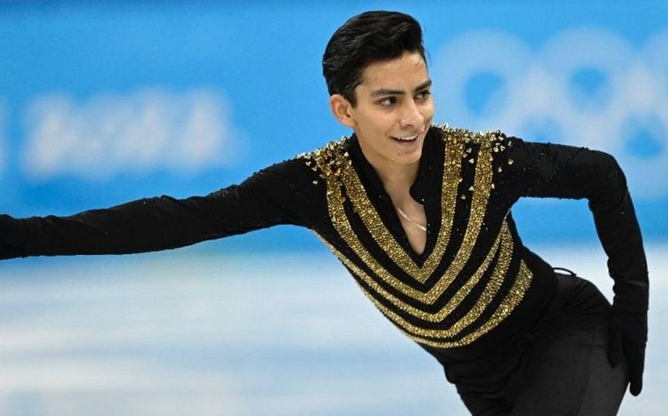 Donovan Carrillo por llegar a la final de patinaje artístico en los Juegos Olímpicos de Invierno en Beijing, donde es el único latinoamericano en esta competencia.