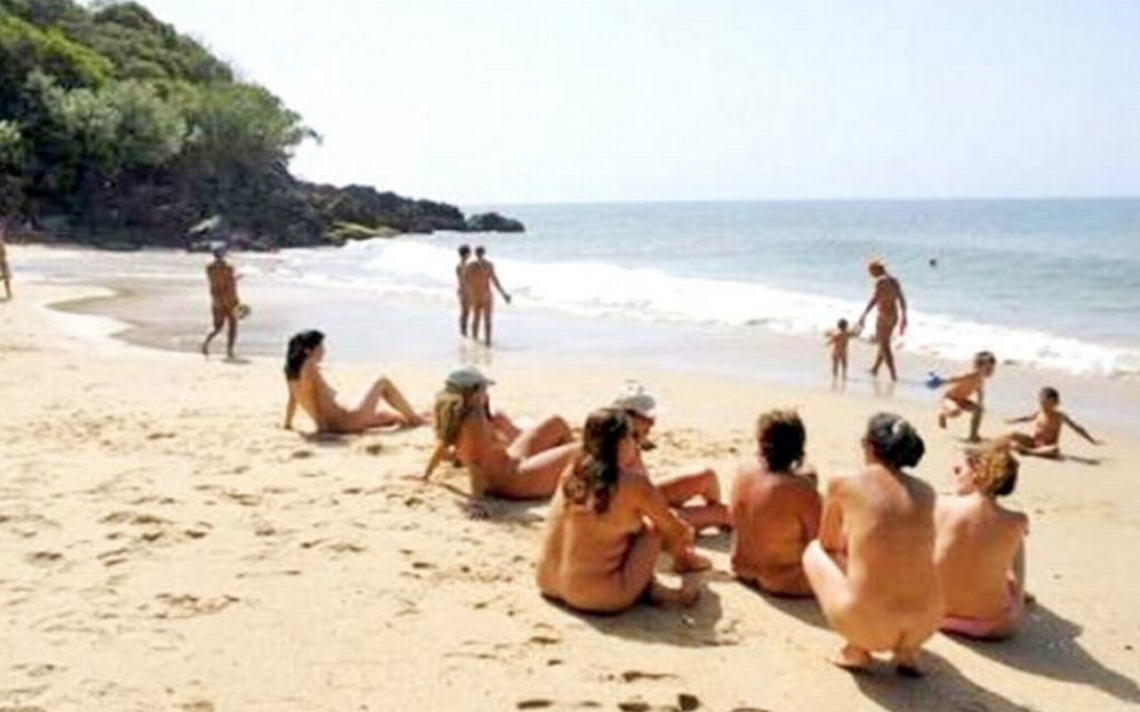 Mujeres en playas nudistas