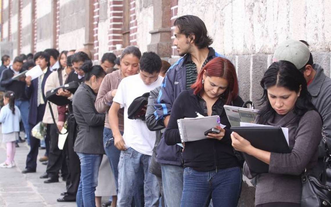 Universitarios, segmento con más desempleados en México: encuesta
