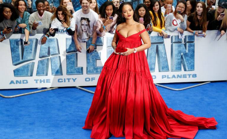 Sorprende Rihanna atrevido escote presentación de - El Sol de México | Noticias, Deportes, Gossip, Columnas