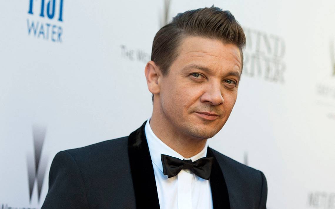 Jeremy Renner reappears with shocking photo from the hospital