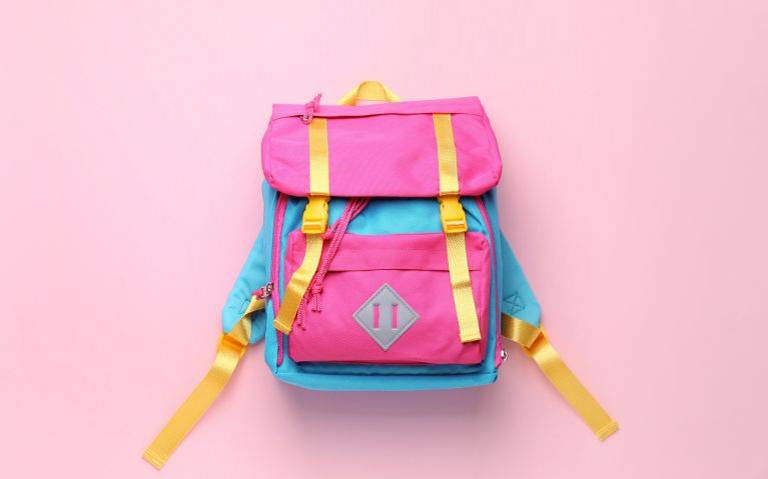 Qué mochila necesitan los niños para que no se resienta su espalda?