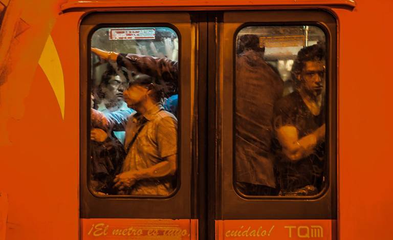 Top 83+ imagen ultimo vagon del metro en la noche