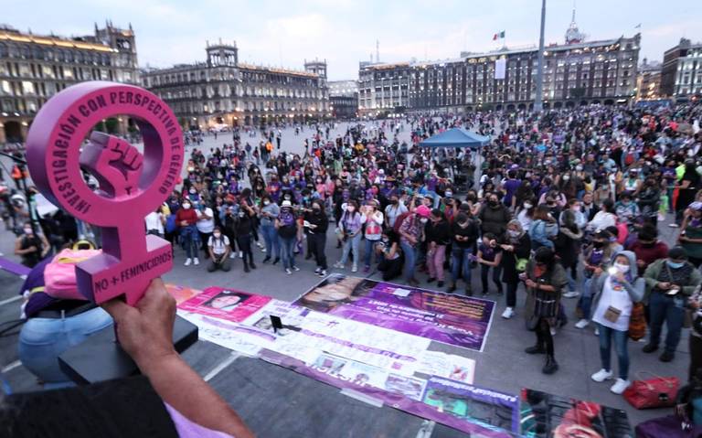 Manifestantes del 8 de marzo resultan lesionadas tras colapsar vidrio en  metro Hidalgo - El Sol de México