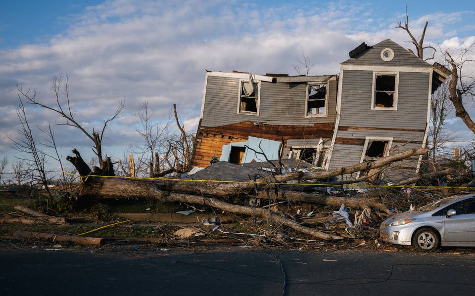 Cifra de mortos por tornados nos EUA passa de 80 – DW – 12/12
