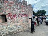 Normalistas de Ayotzinapa arremeten contra Zona Militar en Guerrero