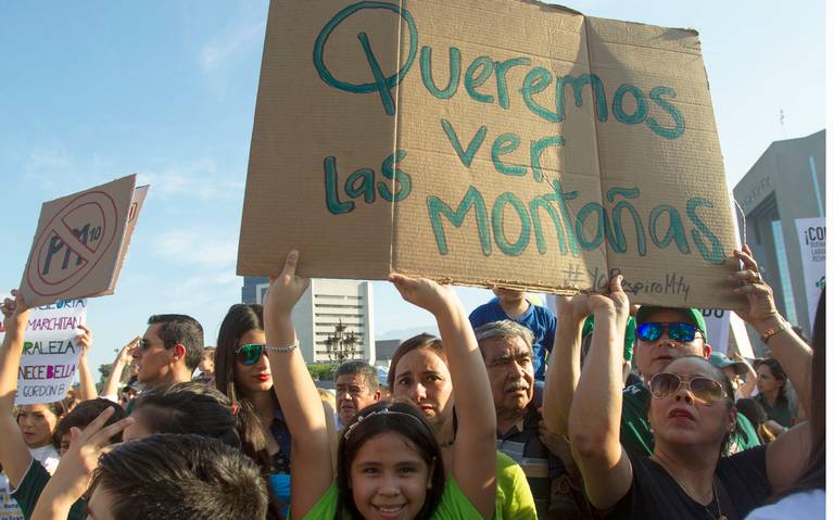 Segunda marcha contra la polución en Monterrey