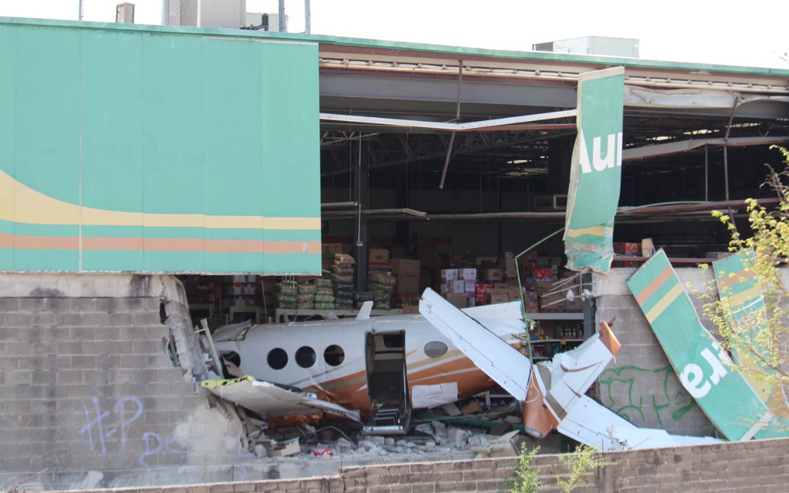 Avioneta se estrella contra supermercado en Temixco, Morelos - El Sol del  Centro | Noticias Locales, Policiacas, sobre México, Aguascalientes y el  Mundo